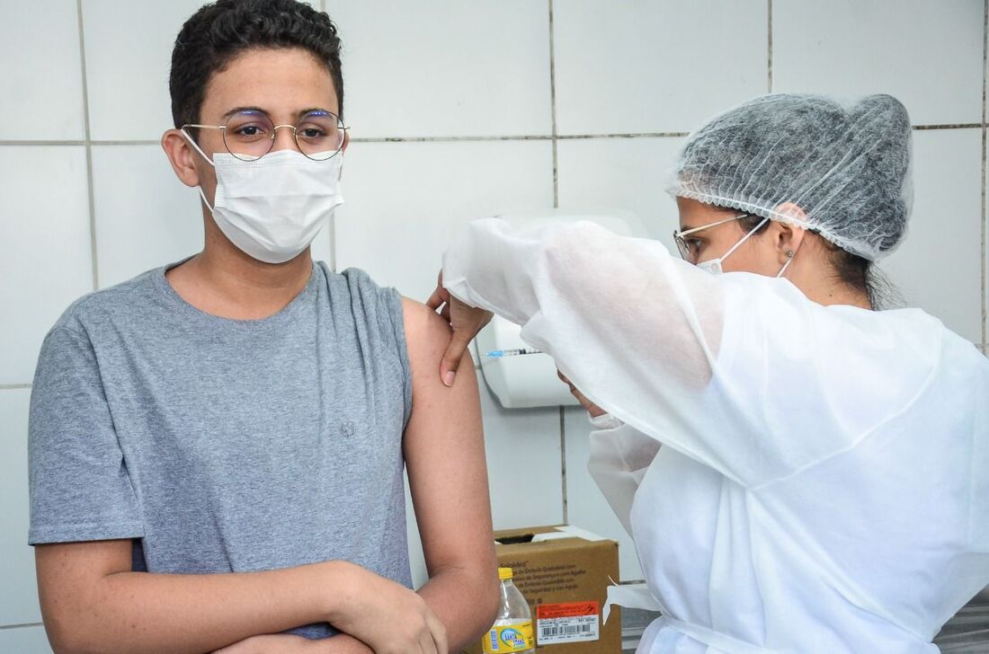 Imunização de adolescente