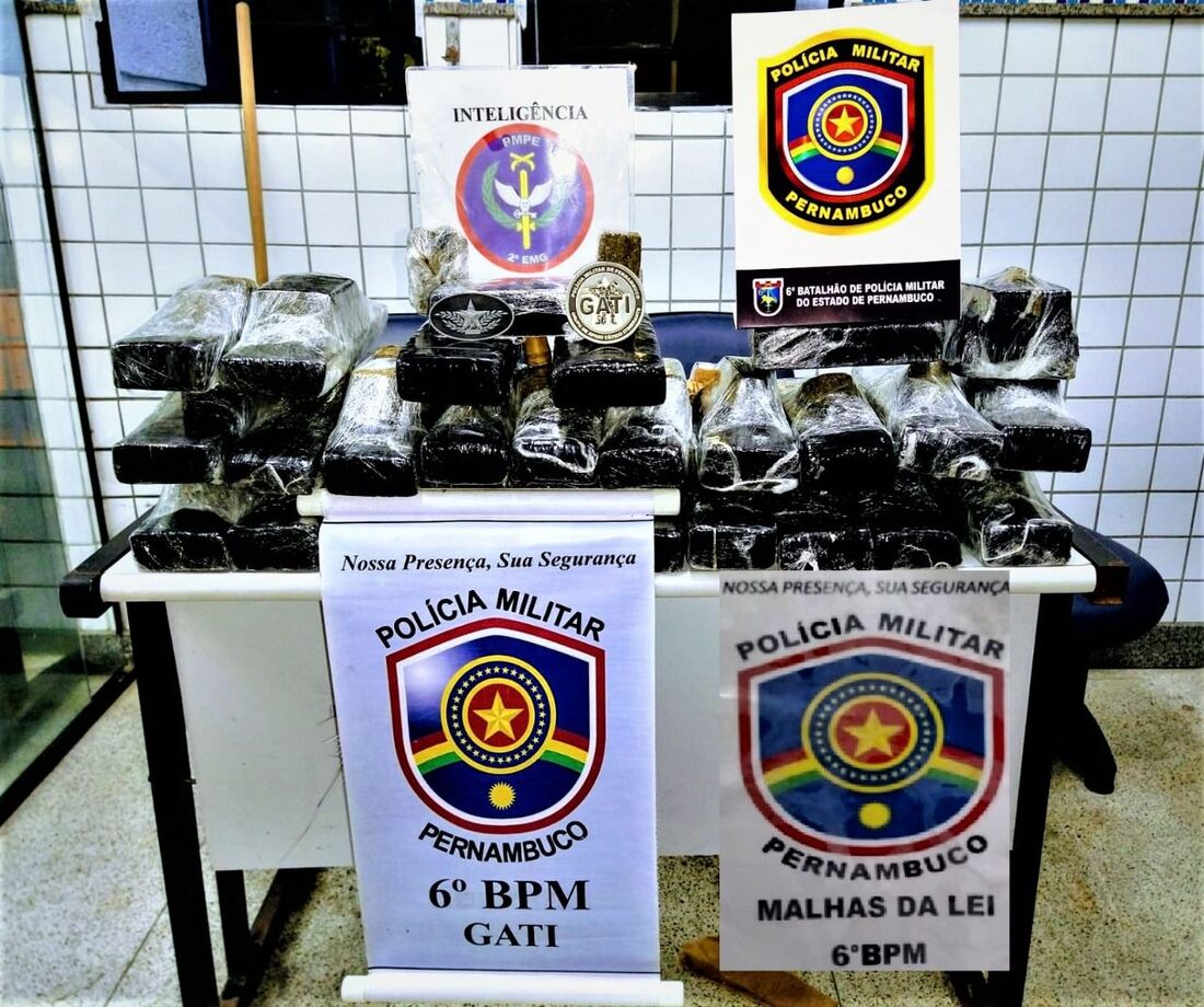 Polícia apreendeu 26 quilos de maconha com os três homens