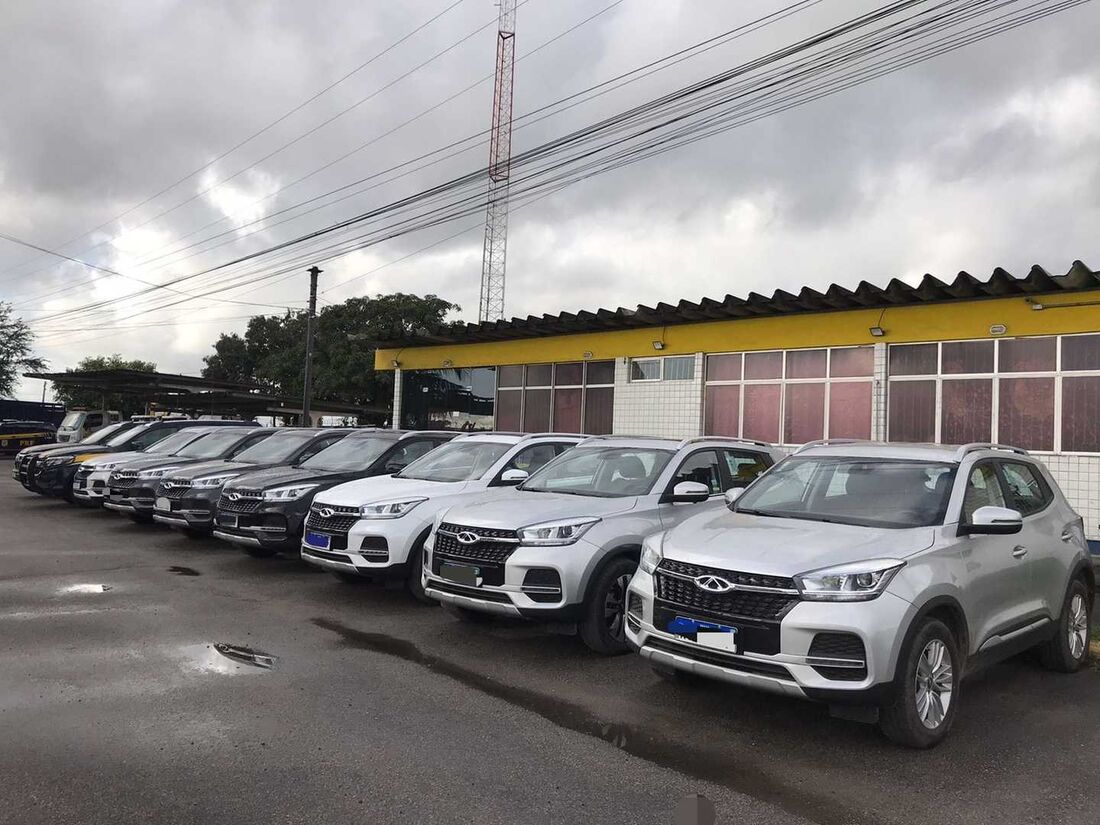 Carros estão avaliados em quase R$ 4 milhões, segundo as polícias