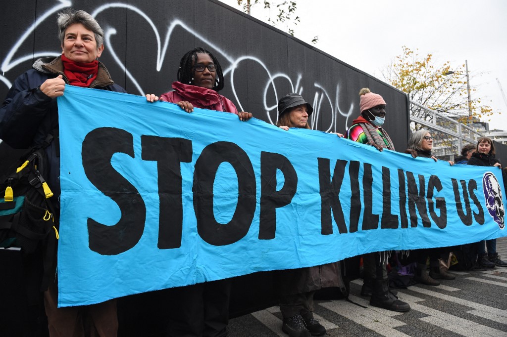 Ativistas protestam em Glasgow, no Reino Unido