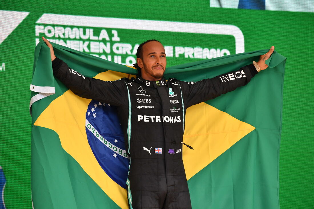 Lewis Hamilton, heptacampeão da Fórmula 1, chegou ao Brasil na última terça-feira (12)