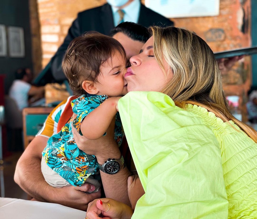 Marília Mendonça e seu filho  Léo Dias Mendonça Huff