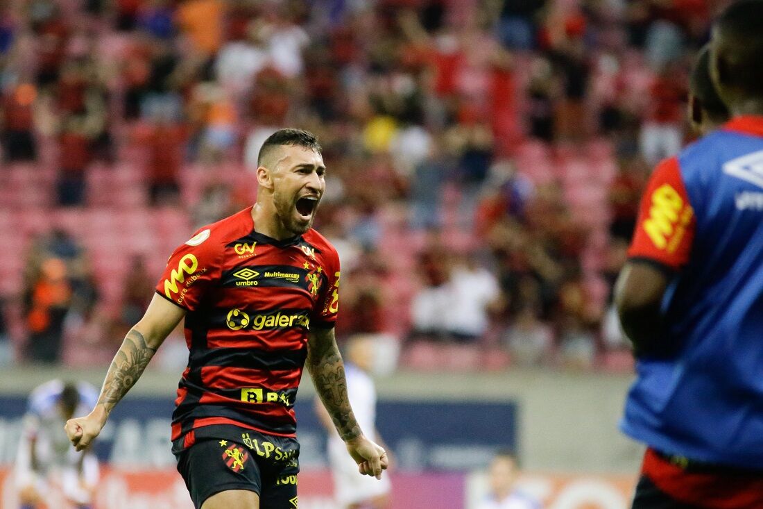 Em jogada "manjada", Paulinho Moccelin fez o gol da vitória, nesta quinta-feira (18.11), na Arena de Pernambuco