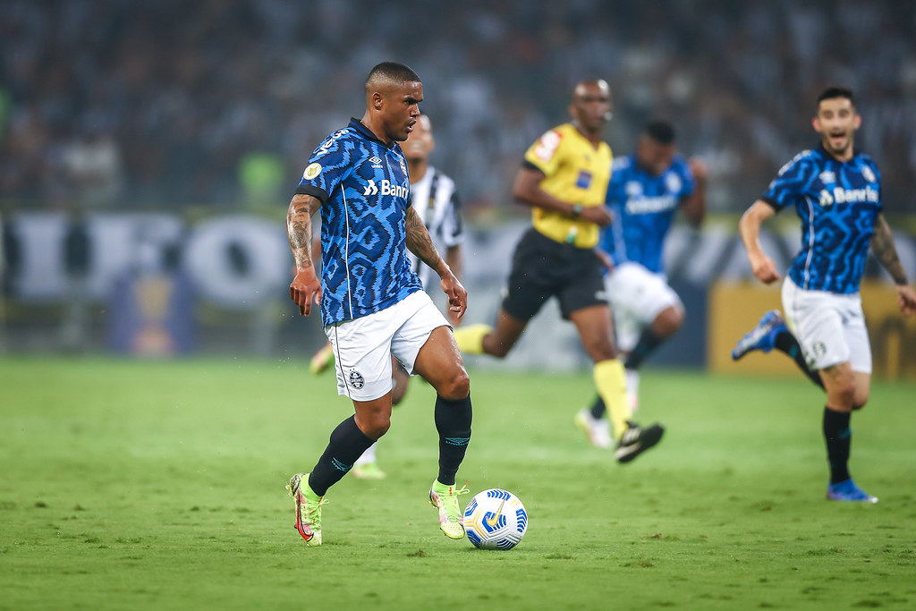 Douglas Costa, camisa 10 do Grêmio