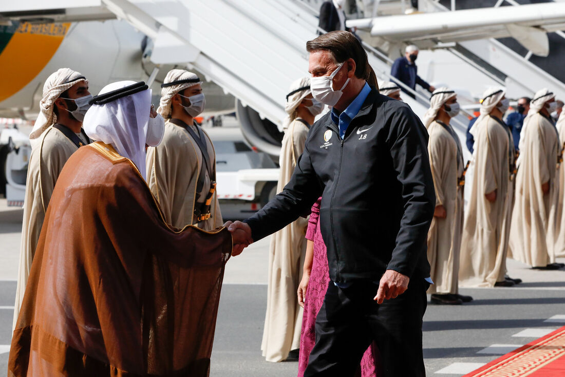 Presidente Jair Bolsonaro recebe cumprimentos em Dubai 