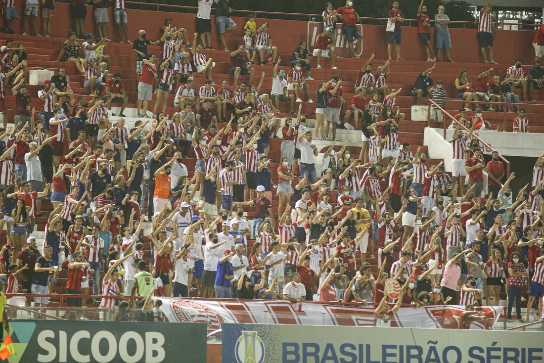 Torcida do Náutico presente no jogo diante do Sampaio Corrêa