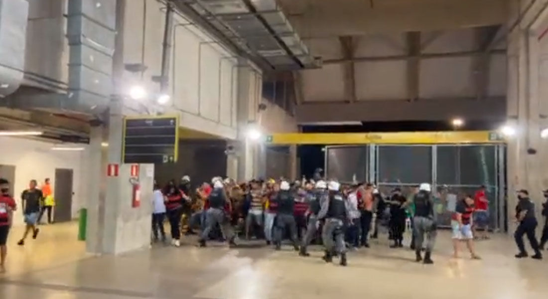 Torcida invade Arena de Pernambuco antes da partida Sport x Bahia