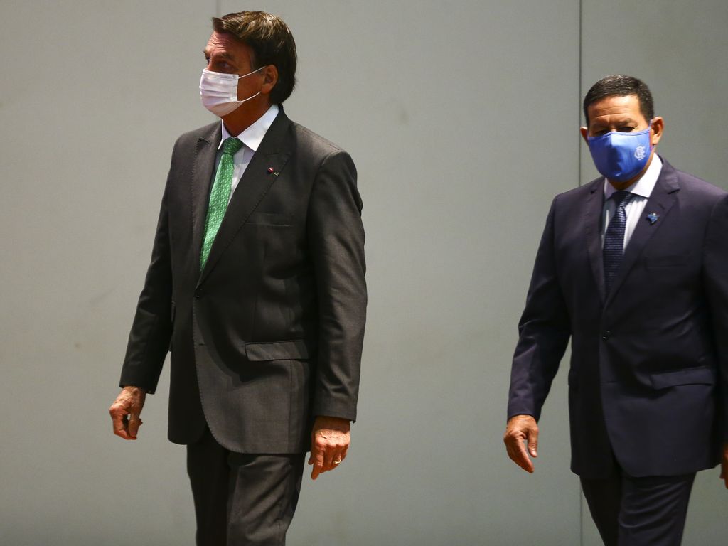 O clima azedo entre  Bolsonaro e Mourão estava exposto numa solenidade pública e aos olhos dos convidados.O governo festejava o lançamento do Marco Regulatório Trabalhista.