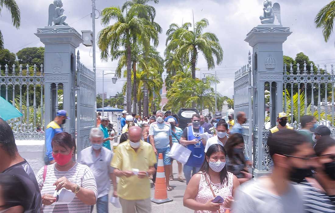 Moradores voltam a visitar o Cemitério de Santo Amaro neste Dia de Finados