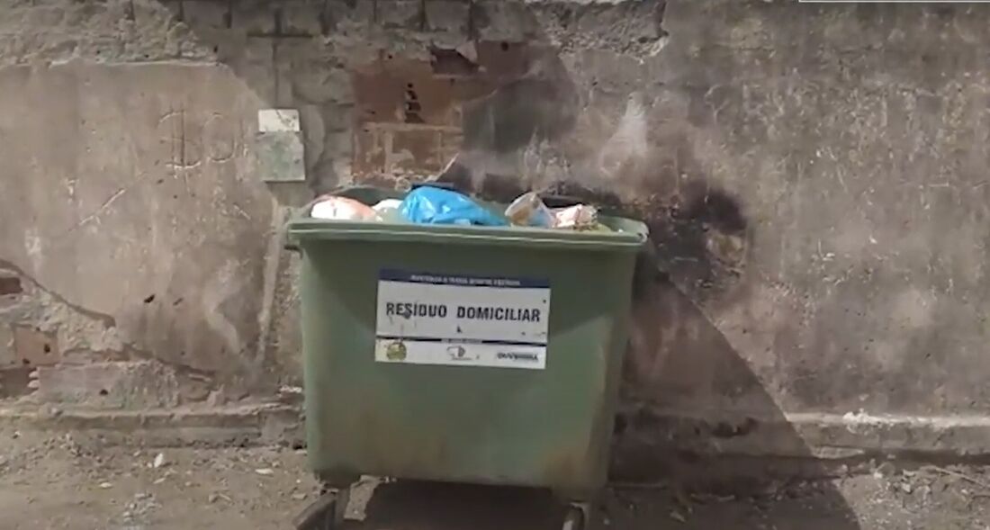 Prefeitura coloca coletor na rua