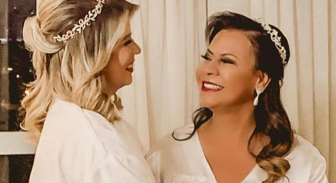 Cantora Marília Mendonça ao lado da sua mãe Ruth Moreira