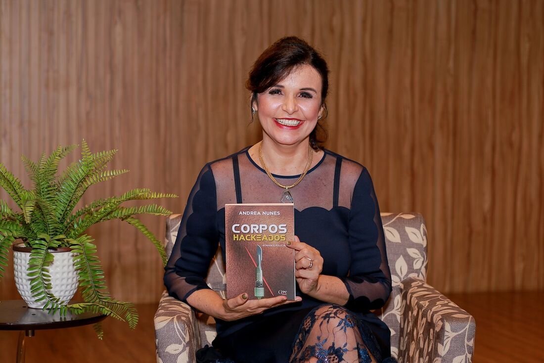 Autora do livro "Corpos Hackeados", Andrea Nunes 