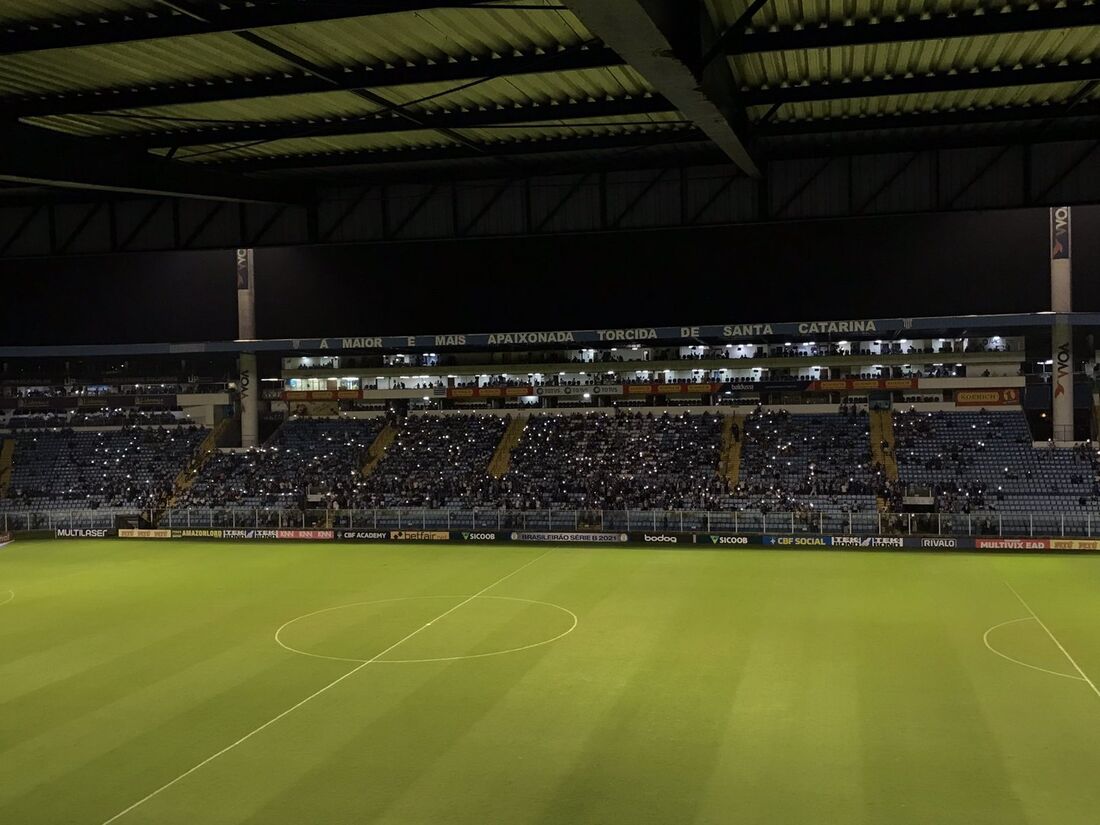 Avaí Futebol Clube toca músicas de Marília Mendonça no intervalo do jogo