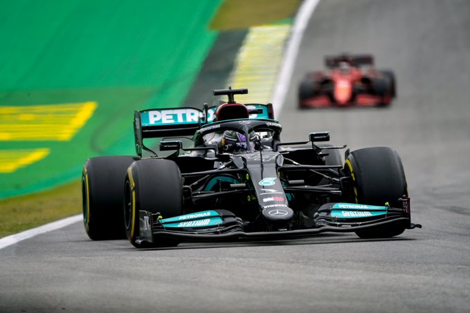 Lewis Hamilton durante os treinos no GP do Brasil