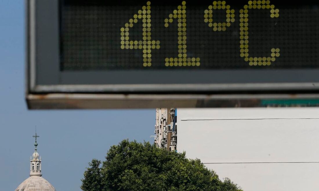 Os países tropicais, incluindo o Brasil, a Etiópia e a Índia, são os mais atingidos pelo estresse extremo de calor, com algumas regiões atingindo temperaturas para lá do limite da capacidade humana