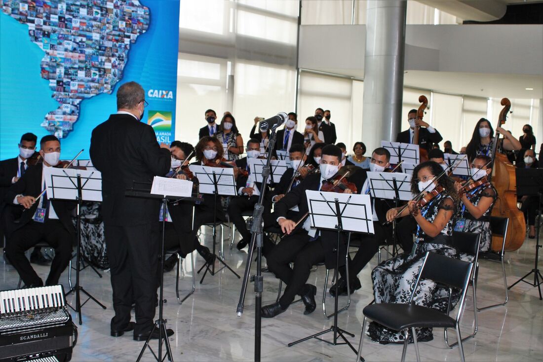 Orquestra Criança Cidadã, em apresentação na Caixa Cultural