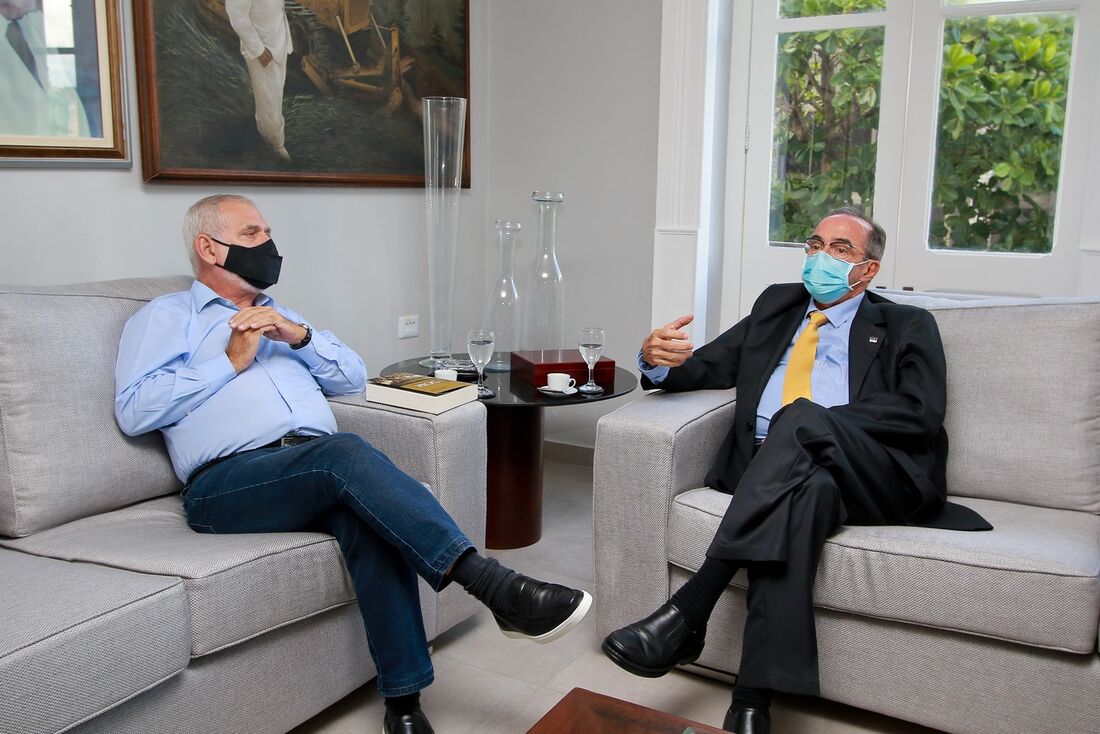 Secretário Pedro Eurico conversou com o diretor Executivo da Folha de Pernambuco, Paulo Pugliesi