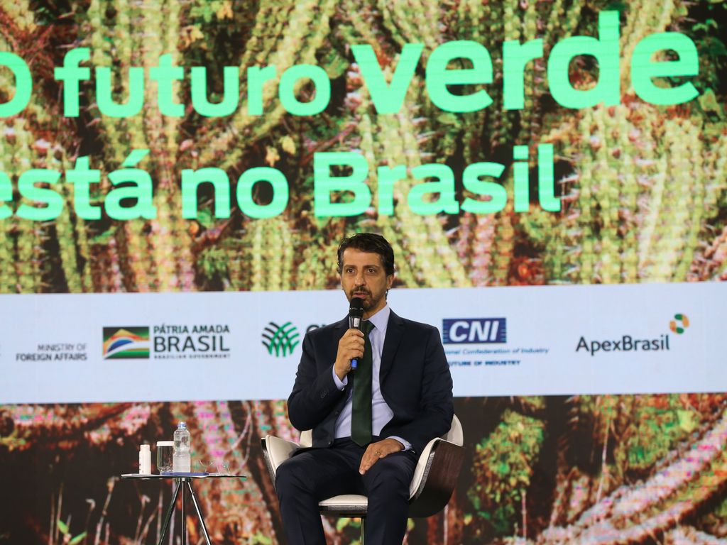 O ministro do Meio Ambiente, Joaquim Leite, faz discurso de abertura da participação do Brasil na 26ª Conferência das Nações Unidas sobre Mudanças Climáticas (COP26),na sede da Confederação Nacional da Indústria (CNI), em Brasília