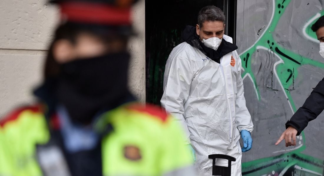 Polícia no local do incêndio em Barcelona