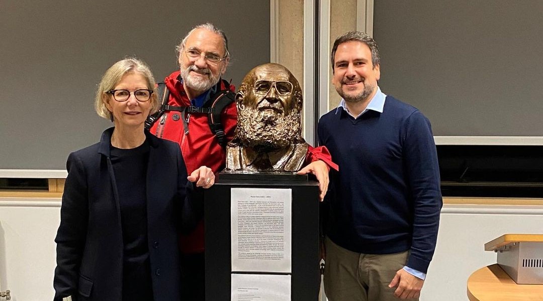 A estátua adquirida pela Universidade de Cambridge foi criada pelo artista plástico Murilo Sá Toledo