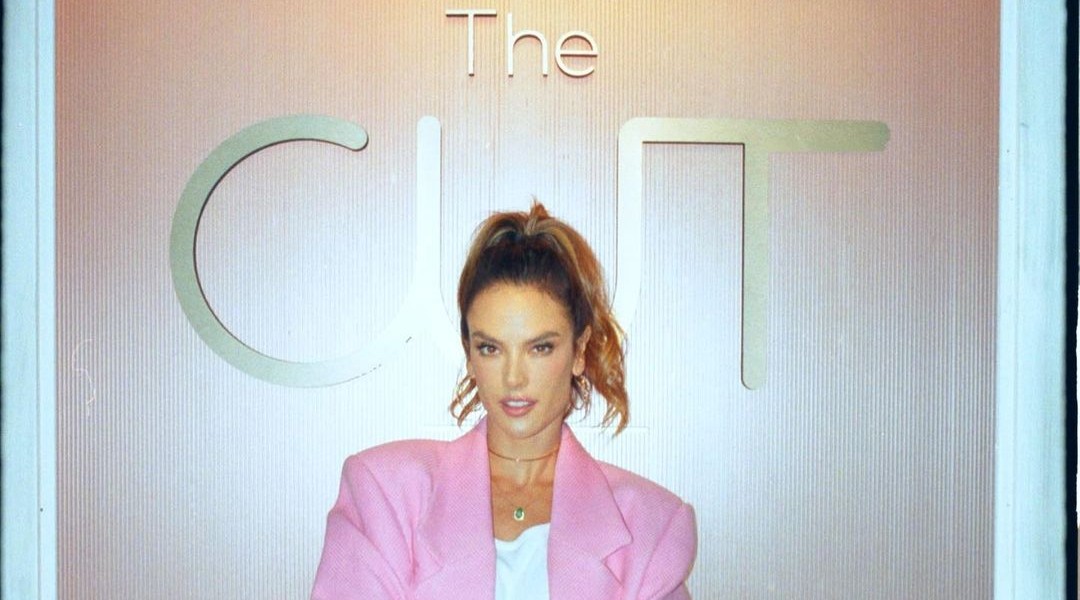 Alessandra é apresentadora do reality 'The Cut', que estreou ontem (25) no HboMax