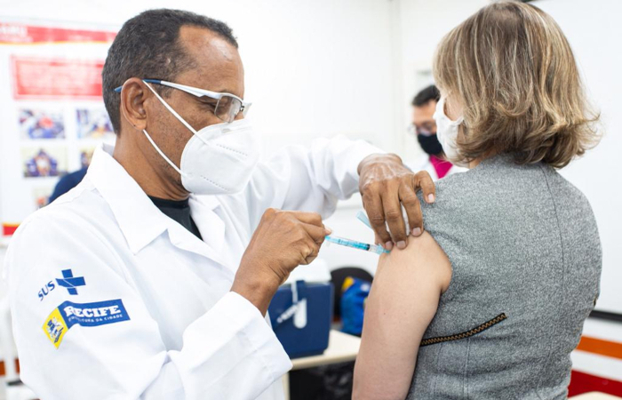 Ministério da Saúde amplia dose de reforço para todos com mais de 18 anos