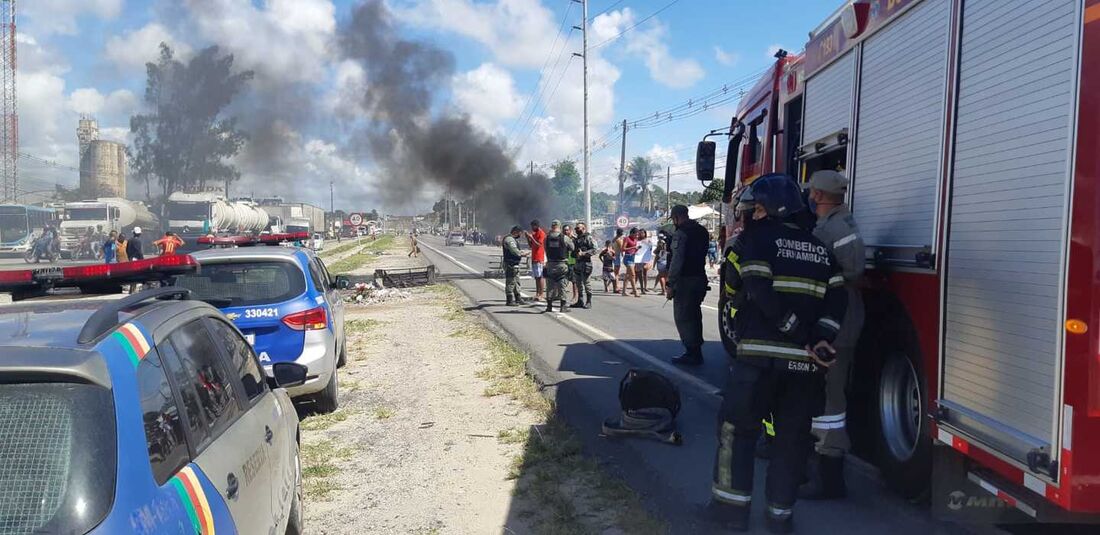Protesto acontece nesta segunda-feira (1&ordm;) em Jaboatão dos Guararapes, parando a BR-101