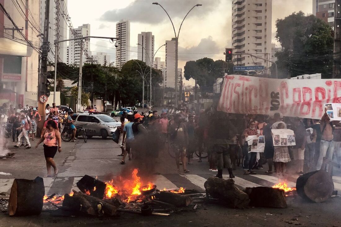 Protesto interditou sentido Centro-Subúrbio da avenida Norte, no Rosarinho