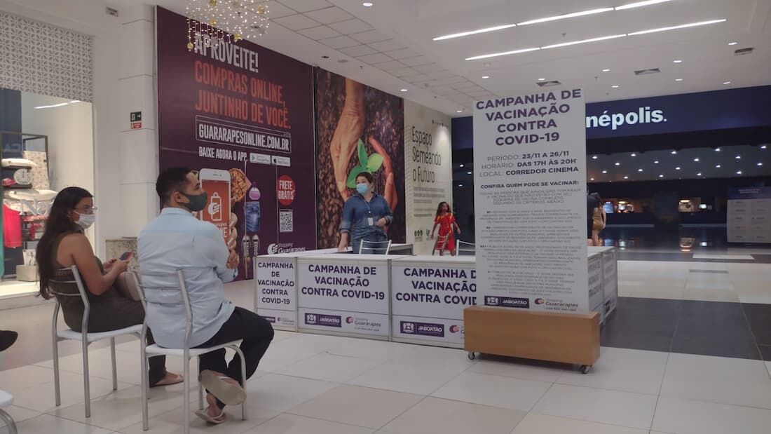 Novo ponto de vacinação interna temporário do Shopping Guararapes, Piedade