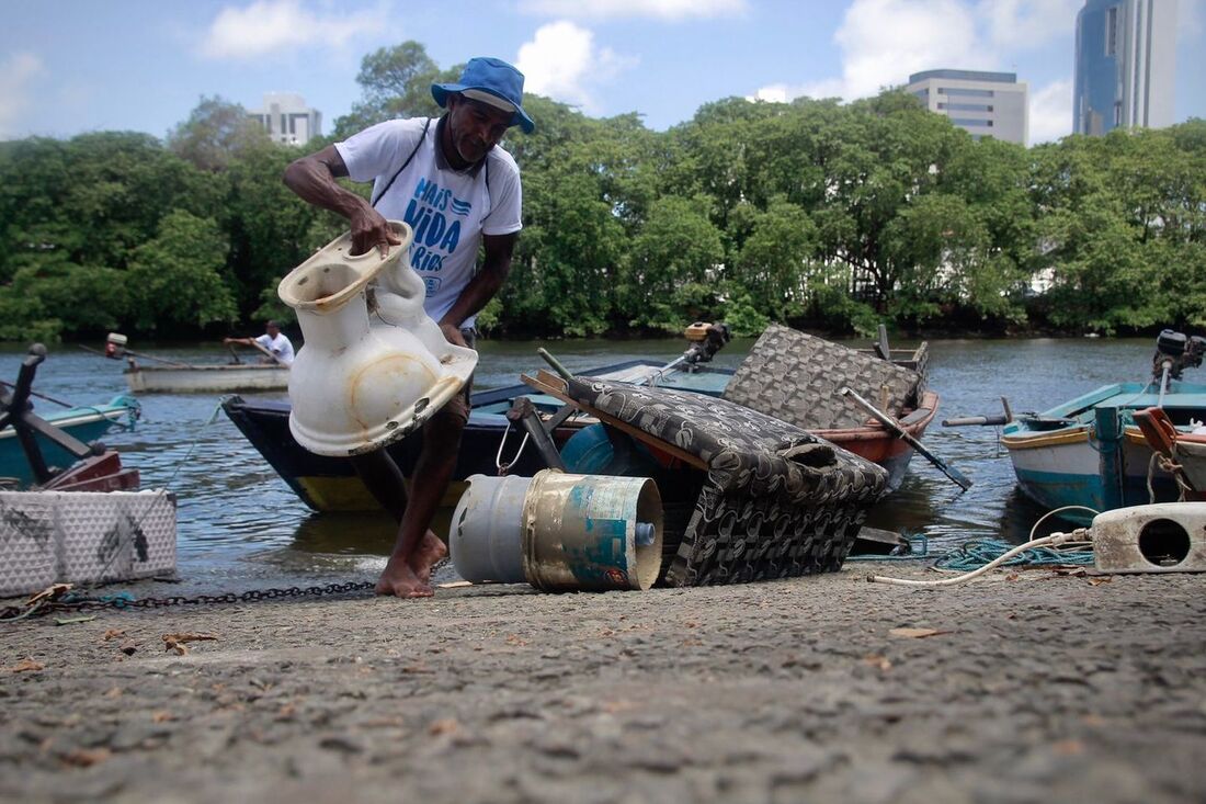 Mutirão de Limpeza no Rio Capibaribe