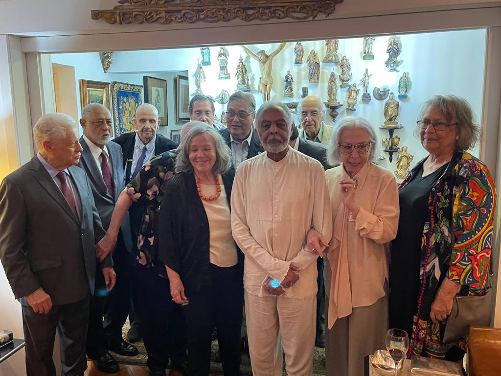 José Paulo Cavalcanti é recepcionado por membros da ABL