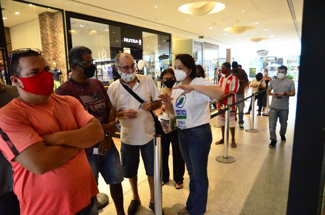 Vacinação no Shopping RioMar começou nesta segunda (29)