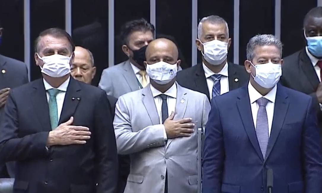 O presidente Jair Bolsonaro e outras personalidades receberam a condecoração 