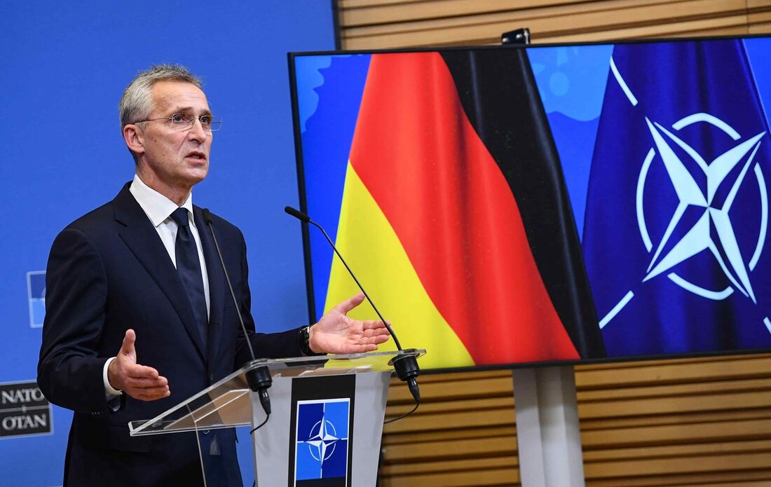 O Secretário-Geral Jens Stoltenberg dá uma conferência de imprensa com o Secretário-Geral da OTAN após sua reunião bilateral na sede da OTAN em Bruxelas em 10 de dezembro de 2021.