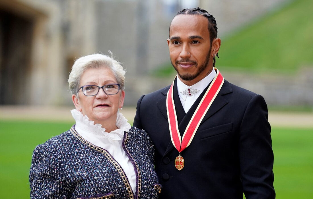 Sir Lewis Hamilton e sua mãe