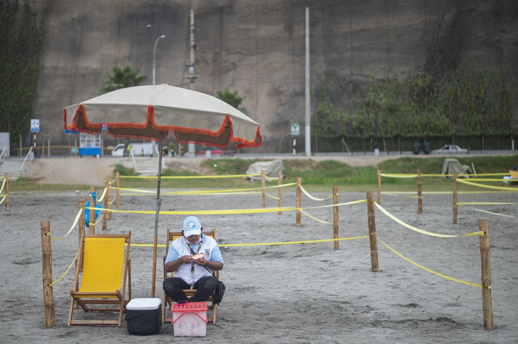 'Box' de isolamento em praias do Peru