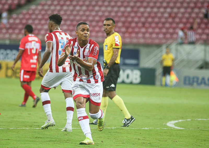 Caio Dantas chega ao Náutico e é mais um reforço do Timbu para