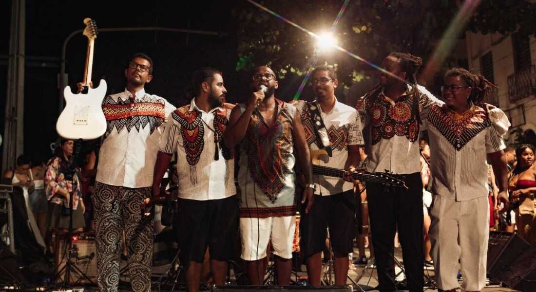 Domingo Preto leva música para o bairro da Várzea