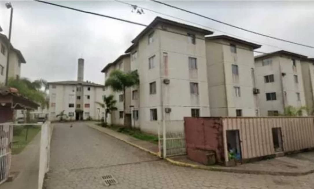 Condomínio em Joinville foi invadido por três homens armados, um deles vestido de Papai Noel