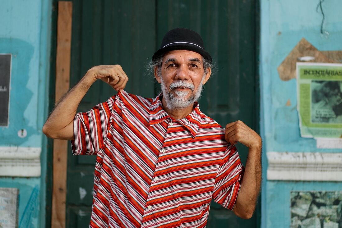 Alex Mono, músico e produtor, se apresenta nesta terça-feira (2)