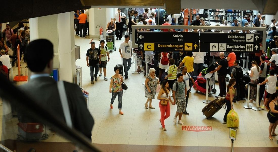 Passageiros em aeroporto