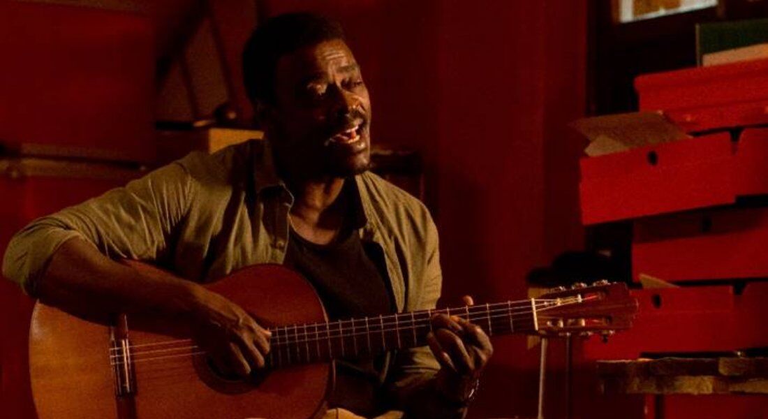 Seu Jorge em "How To Be a Carioca"