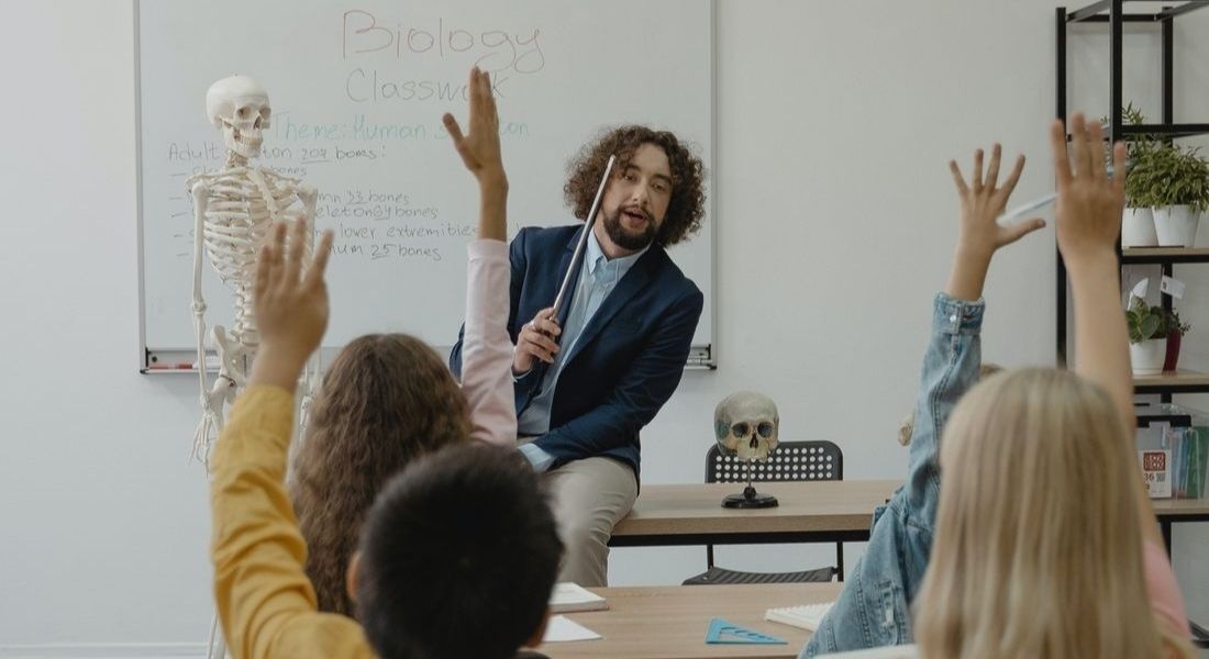 Estudantes em sala de aula