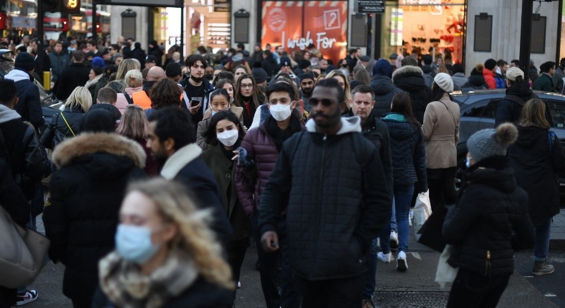 Variante ômicron tem se espalhado rapidamente pelos países europeus 