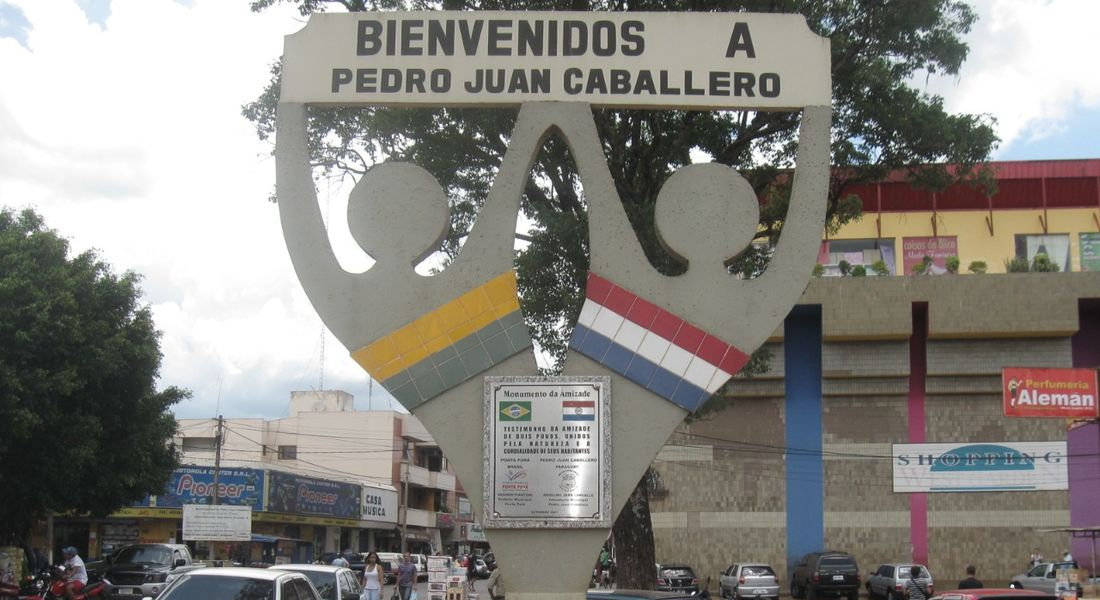 Entrada na cidade de Pedro Juan Caballero, no Paraguai, fronteira com Ponta Porã (MS)