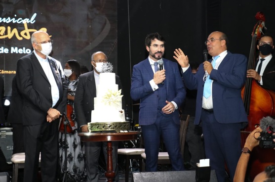 Padre Fábio de Melo em jantar com Dom Fernando Saburido, Dom Limacêdo e Gilberto Barbosa