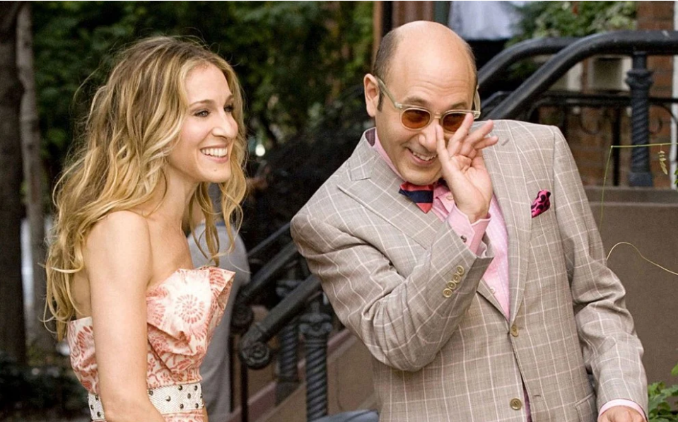 Sarah Jessica Parker e Willie Garson em cena de Sex and the City