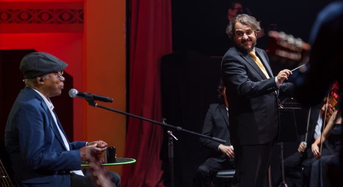 Milton Nascimento e maestro Rodrigo Toffolo durante gravação do concerto