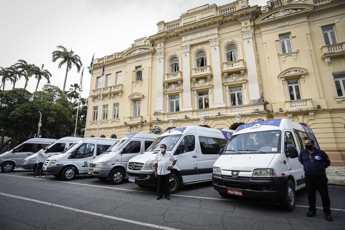 Vans do programa Vacina Mais Pernambuco