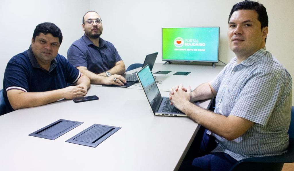 Na foto, os empresários Maicon Oliveira, Mikael Oliveira e Maurício Soares